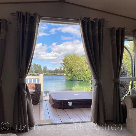 Lakeside Retreat With Hot Tub & Fishing Peg At Tattershall Lakes Country Park Hotel Екстериор снимка