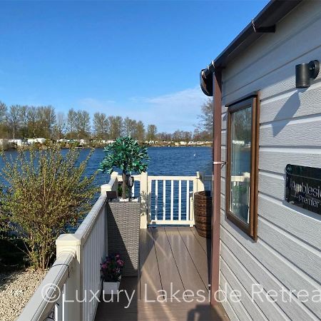 Lakeside Retreat With Hot Tub & Fishing Peg At Tattershall Lakes Country Park Hotel Екстериор снимка