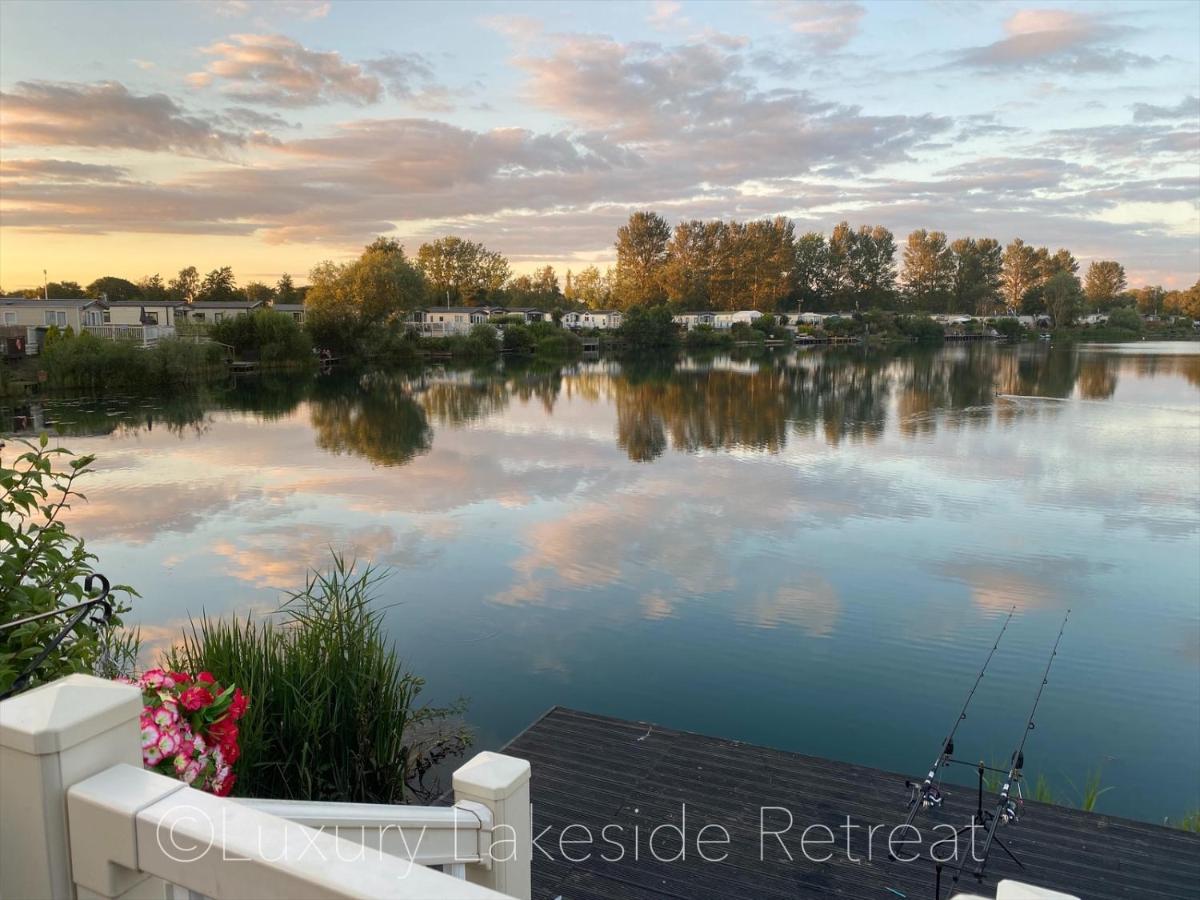 Lakeside Retreat With Hot Tub & Fishing Peg At Tattershall Lakes Country Park Hotel Екстериор снимка