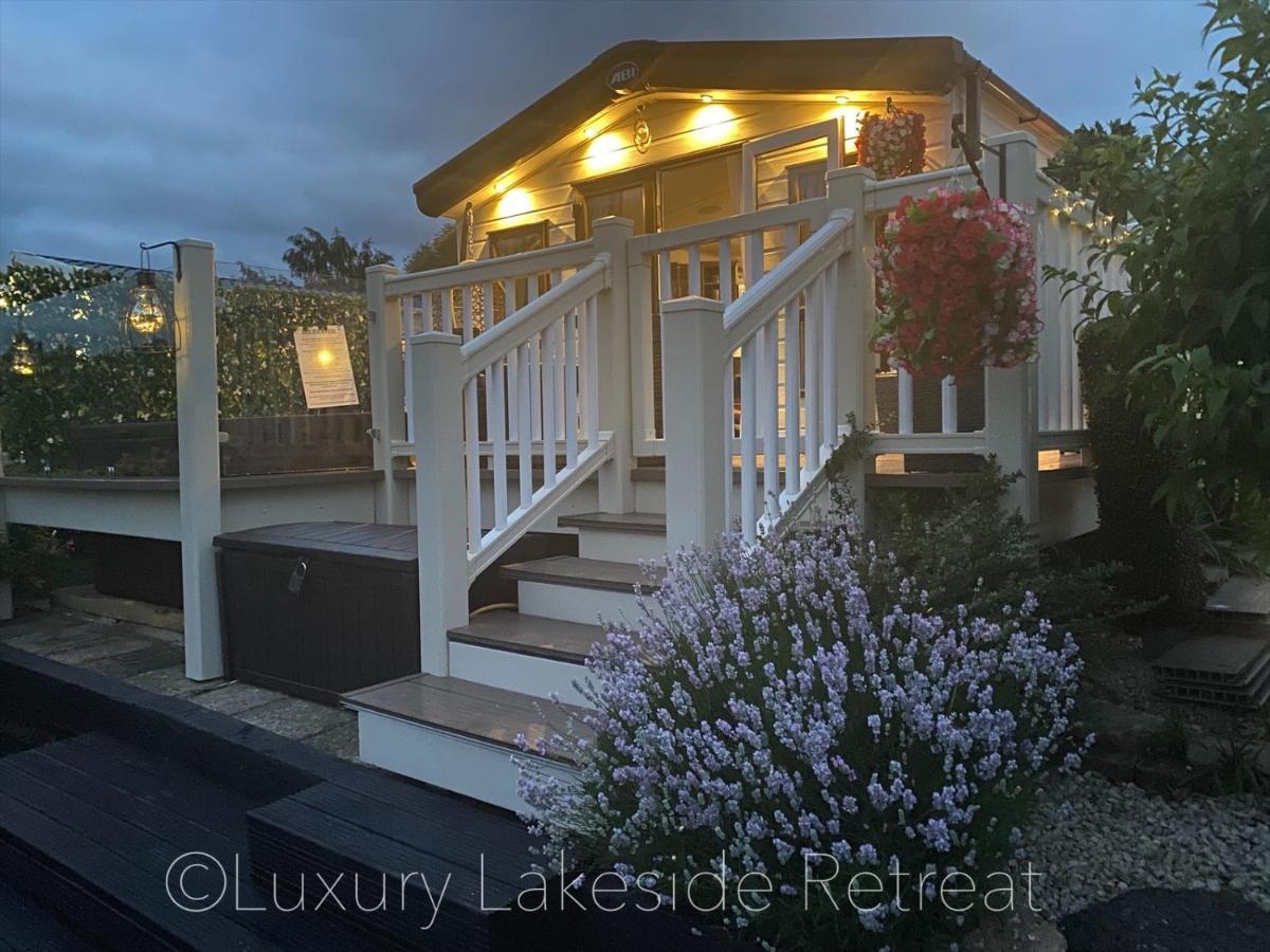 Lakeside Retreat With Hot Tub & Fishing Peg At Tattershall Lakes Country Park Hotel Екстериор снимка