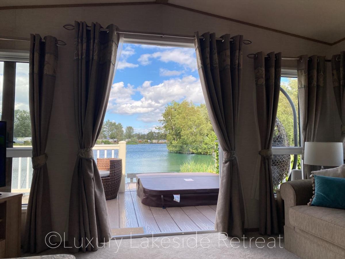 Lakeside Retreat With Hot Tub & Fishing Peg At Tattershall Lakes Country Park Hotel Екстериор снимка