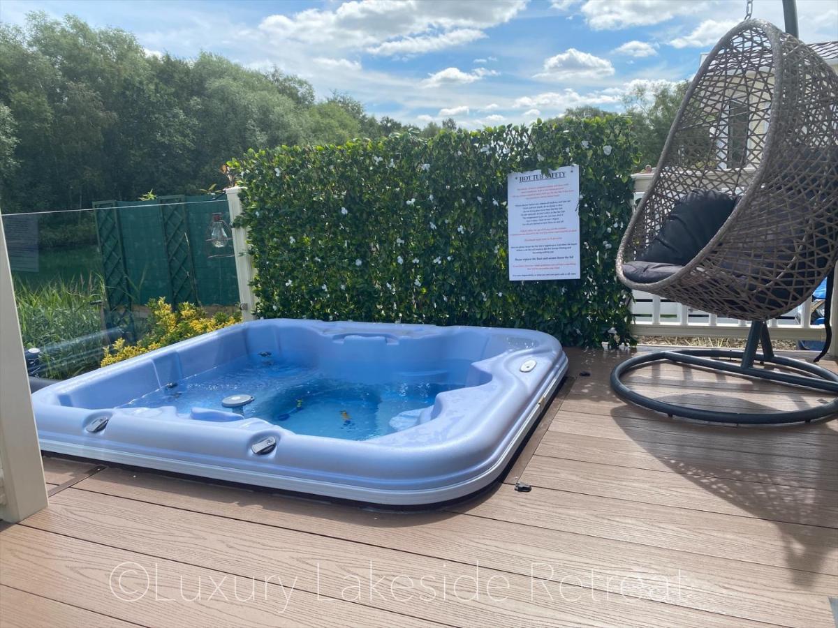 Lakeside Retreat With Hot Tub & Fishing Peg At Tattershall Lakes Country Park Hotel Екстериор снимка