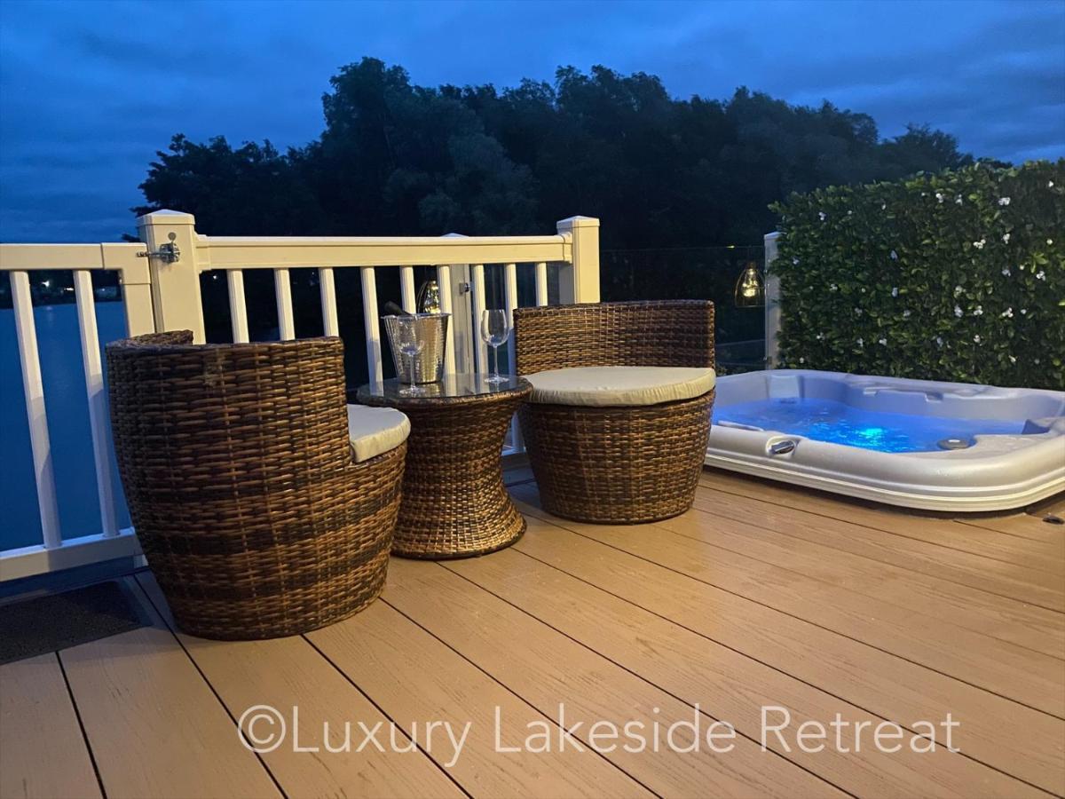 Lakeside Retreat With Hot Tub & Fishing Peg At Tattershall Lakes Country Park Hotel Екстериор снимка