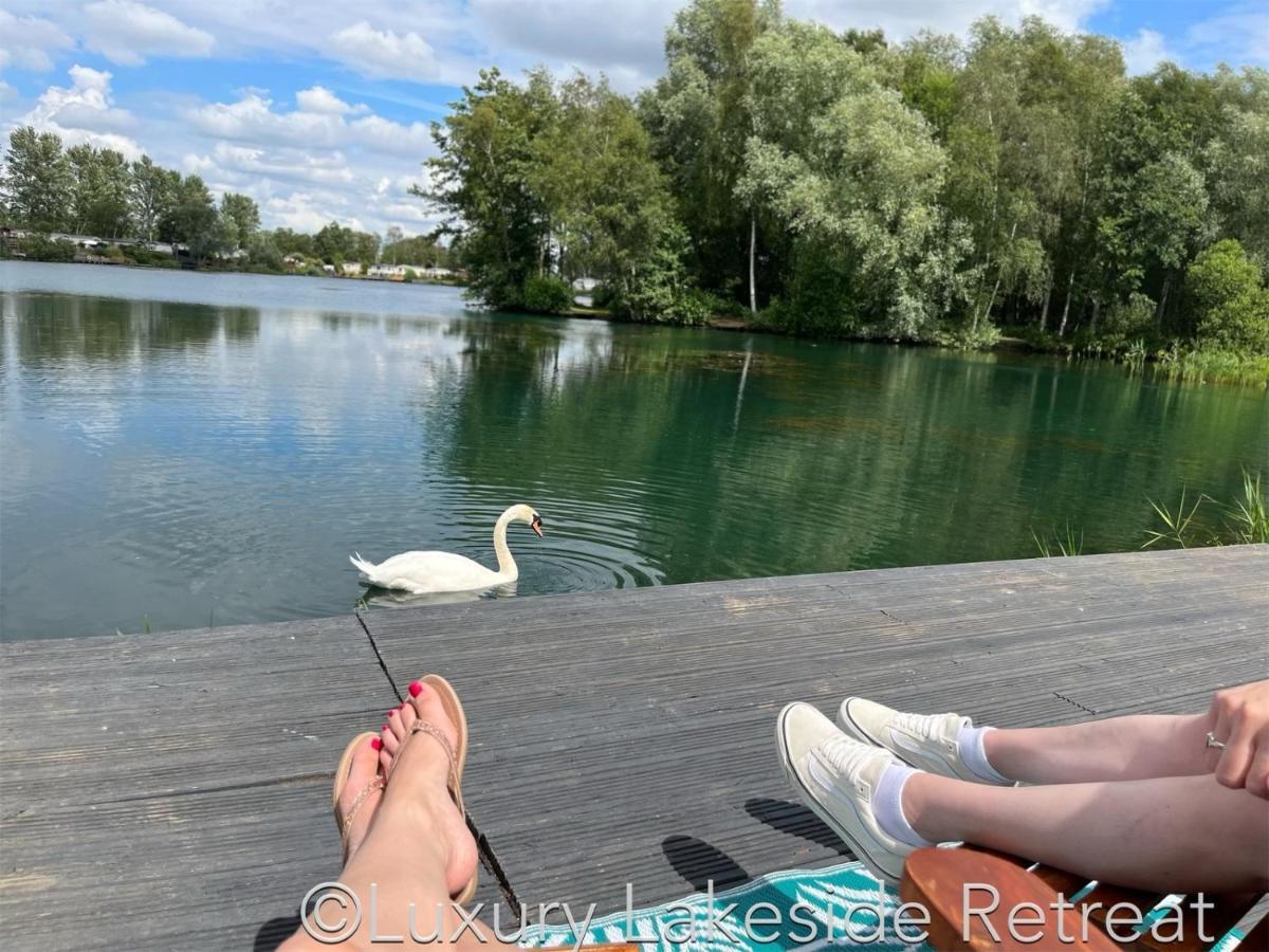 Lakeside Retreat With Hot Tub & Fishing Peg At Tattershall Lakes Country Park Hotel Екстериор снимка