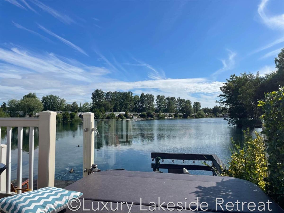 Lakeside Retreat With Hot Tub & Fishing Peg At Tattershall Lakes Country Park Hotel Екстериор снимка