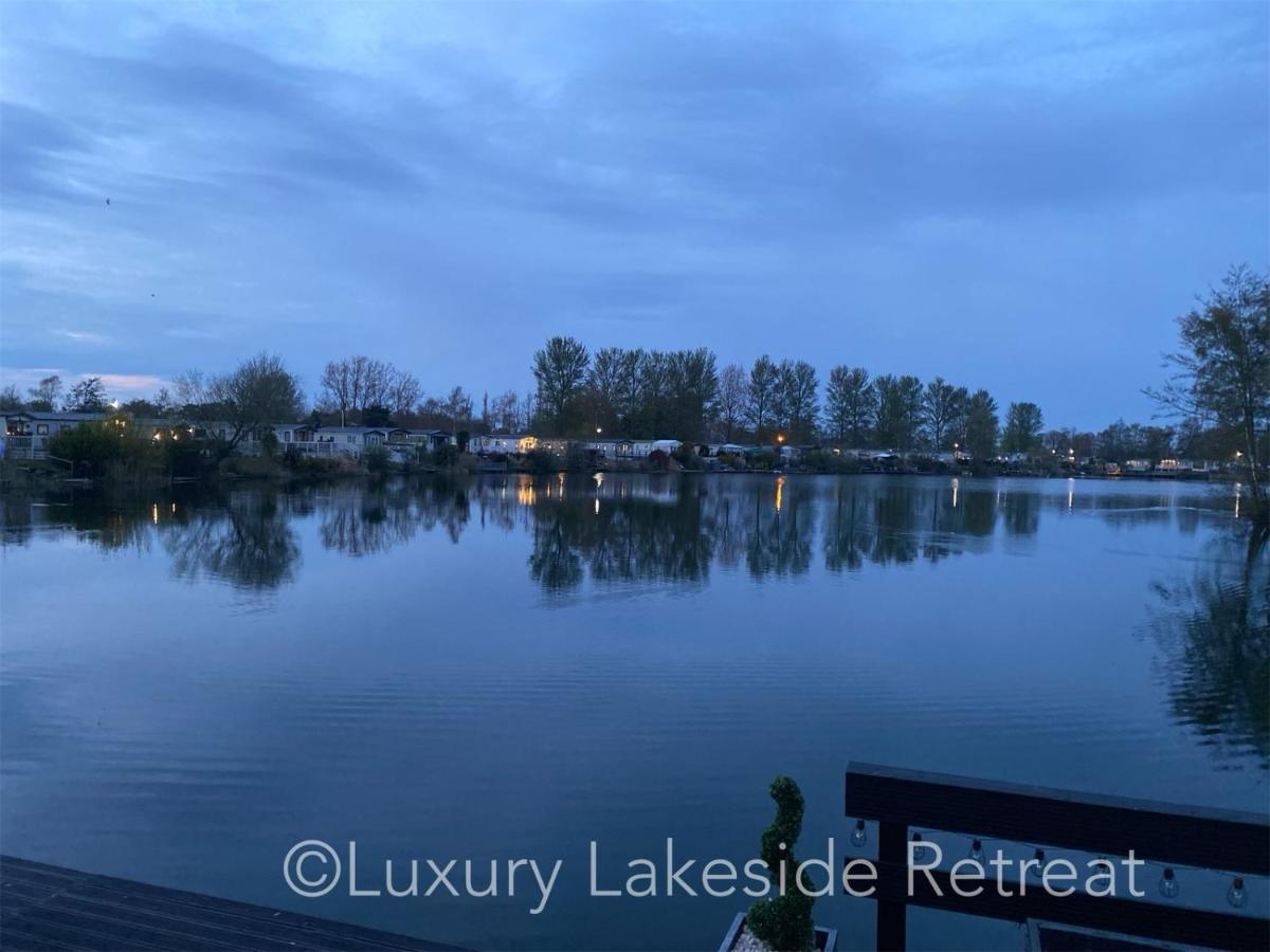 Lakeside Retreat With Hot Tub & Fishing Peg At Tattershall Lakes Country Park Hotel Екстериор снимка