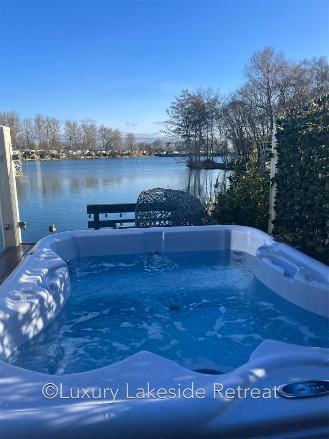 Lakeside Retreat With Hot Tub & Fishing Peg At Tattershall Lakes Country Park Hotel Екстериор снимка