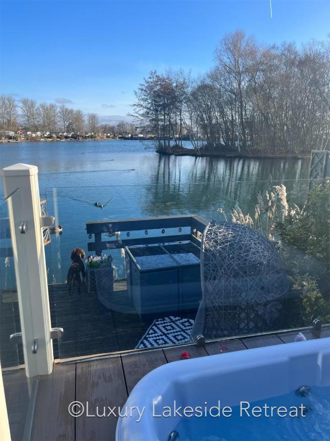 Lakeside Retreat With Hot Tub & Fishing Peg At Tattershall Lakes Country Park Hotel Екстериор снимка